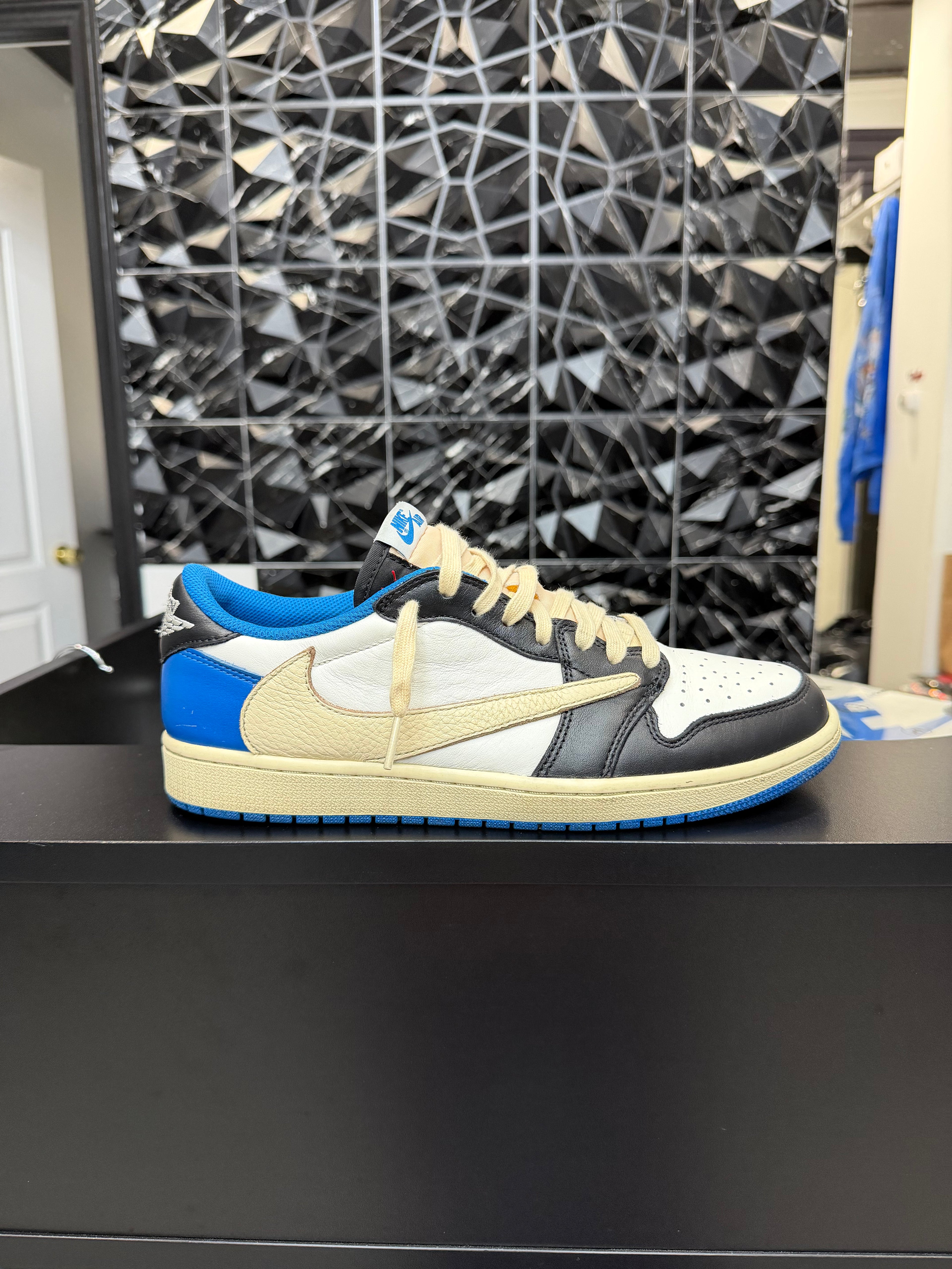 Jordan 1 Retro Low Fragment x Travis Scott Preowned