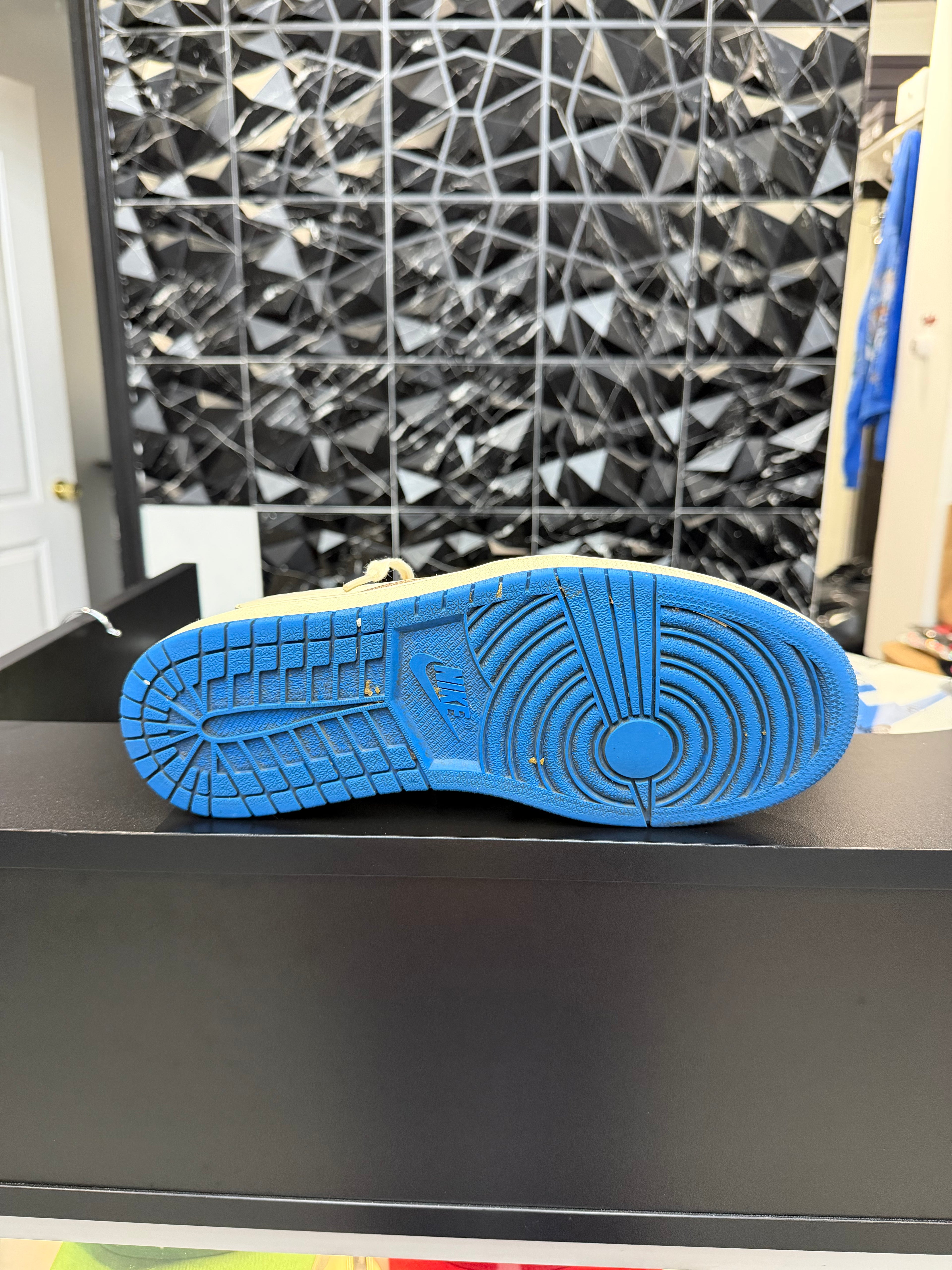 Jordan 1 Retro Low Fragment x Travis Scott Preowned