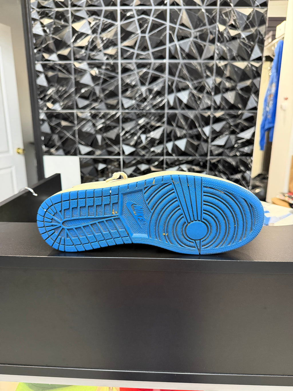 Jordan 1 Retro Low Fragment x Travis Scott Preowned