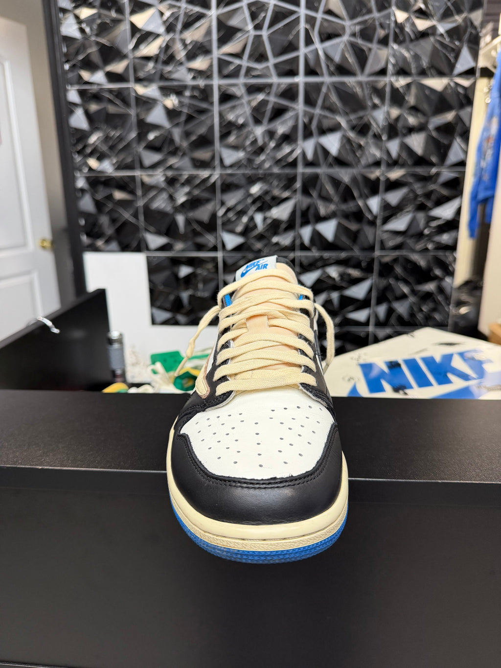 Jordan 1 Retro Low Fragment x Travis Scott Preowned